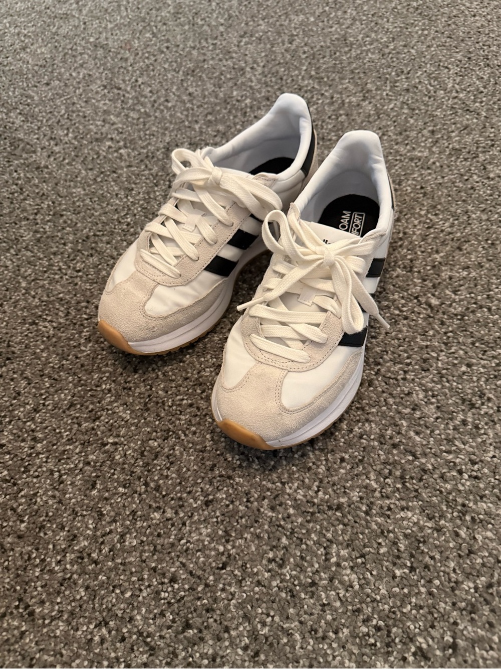 Womens adidas shoes size 7